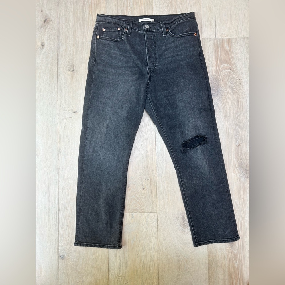 Levi's Wedgie Straight Jeans Black Ripped knee Denim Women’s Size 32 plus size
